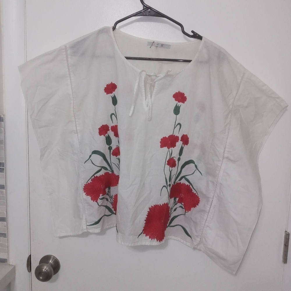 Cam & Tao White 2 Sided embroidered Poppy Cropped Kimono Peasant Top